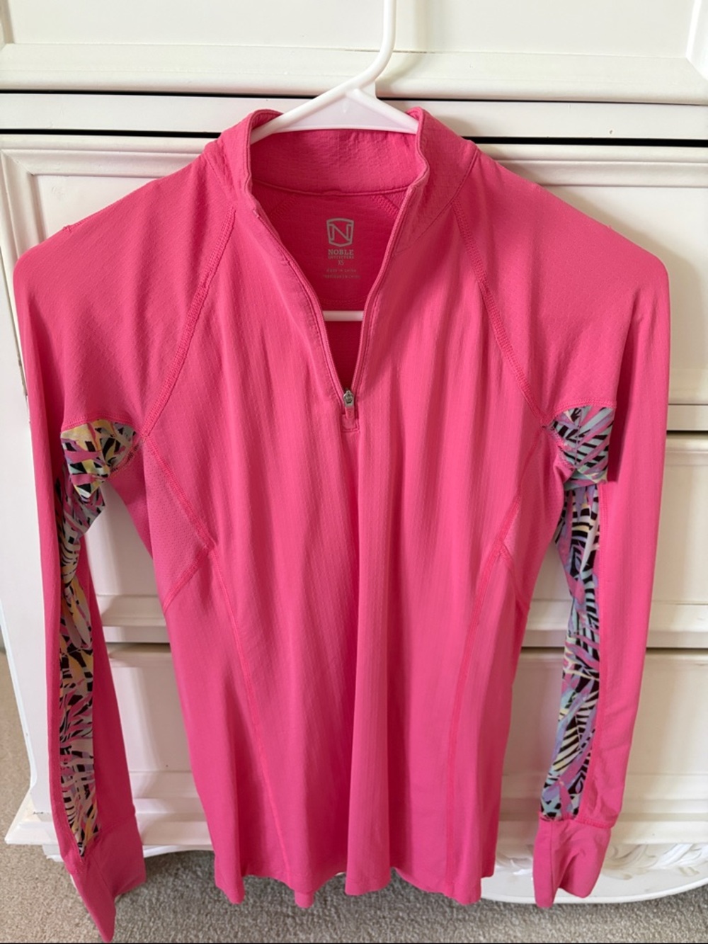 equestrian vented
Bright Pink Long-Sleeve Pullover
